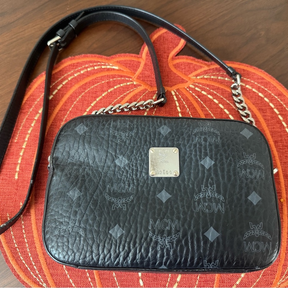 MCM VISETOS BLACK CROSSBODY LOGO CAMERA BAG